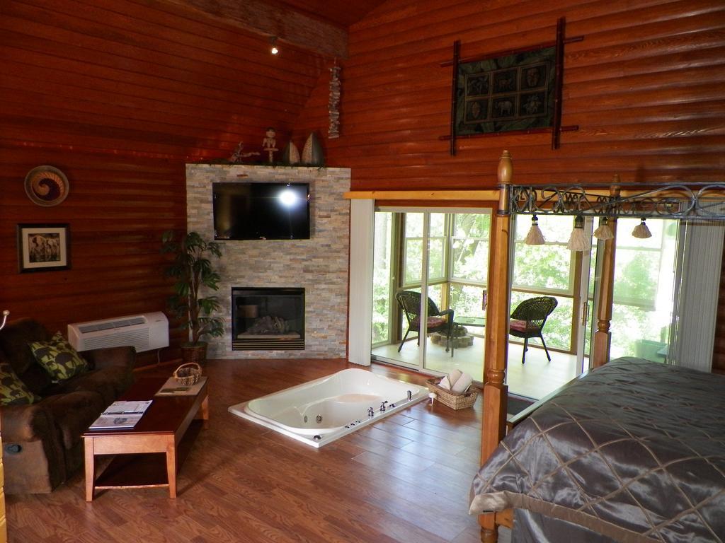 Отель Serenity Springs - Michigan City Springfield Экстерьер фото