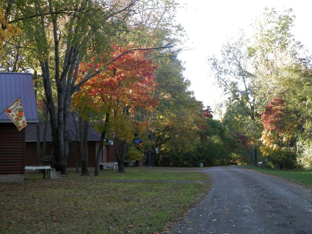 Отель Serenity Springs - Michigan City Springfield Экстерьер фото