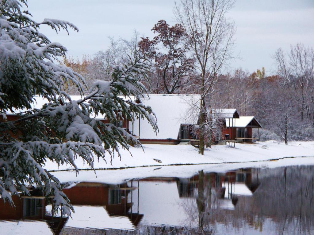 Отель Serenity Springs - Michigan City Springfield Экстерьер фото