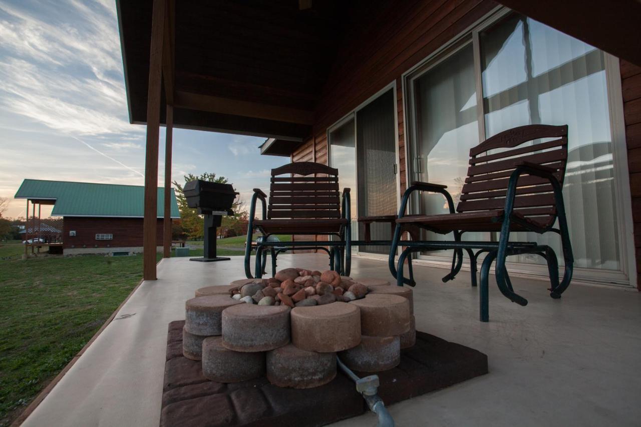 Отель Serenity Springs - Michigan City Springfield Экстерьер фото