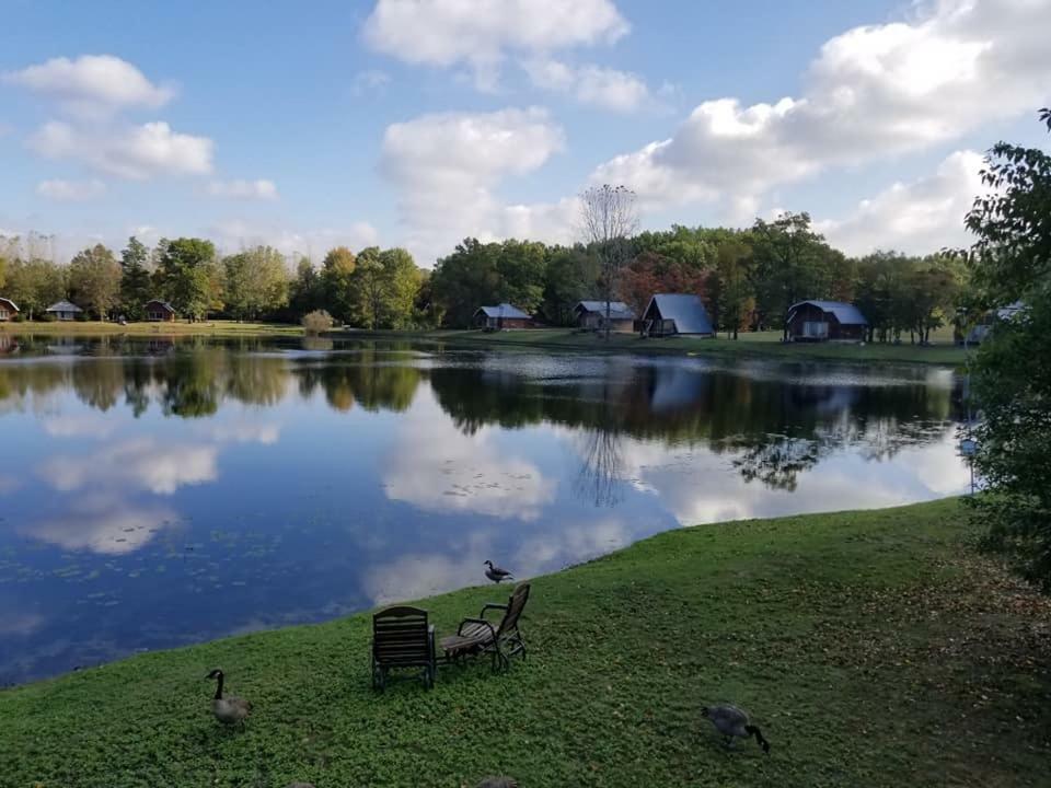 Отель Serenity Springs - Michigan City Springfield Экстерьер фото